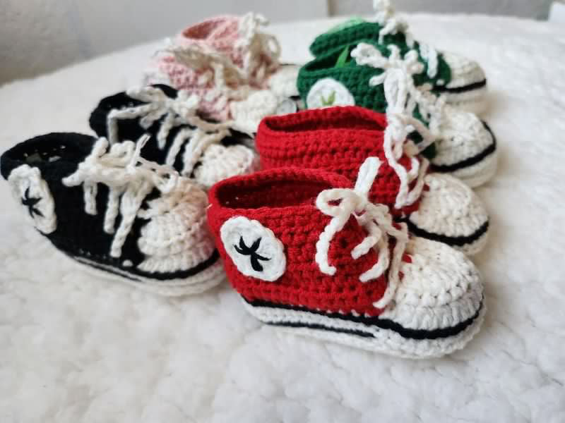 Crochet Baby Chucks